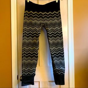 Lululemon leggings in army green & black 🖤